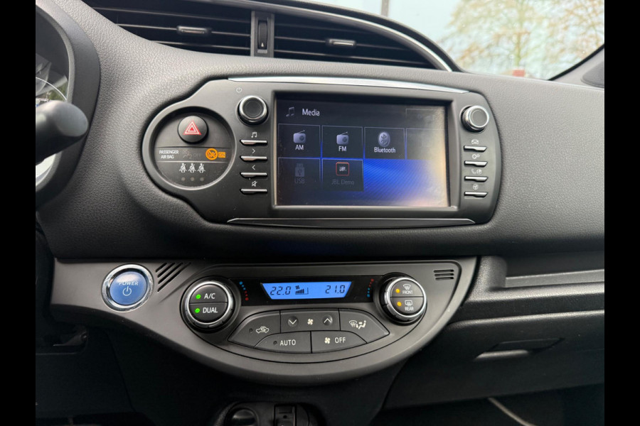 Toyota Yaris 1.5 Hybrid Premium - Automaat - Navi - Camera - Climate - LED