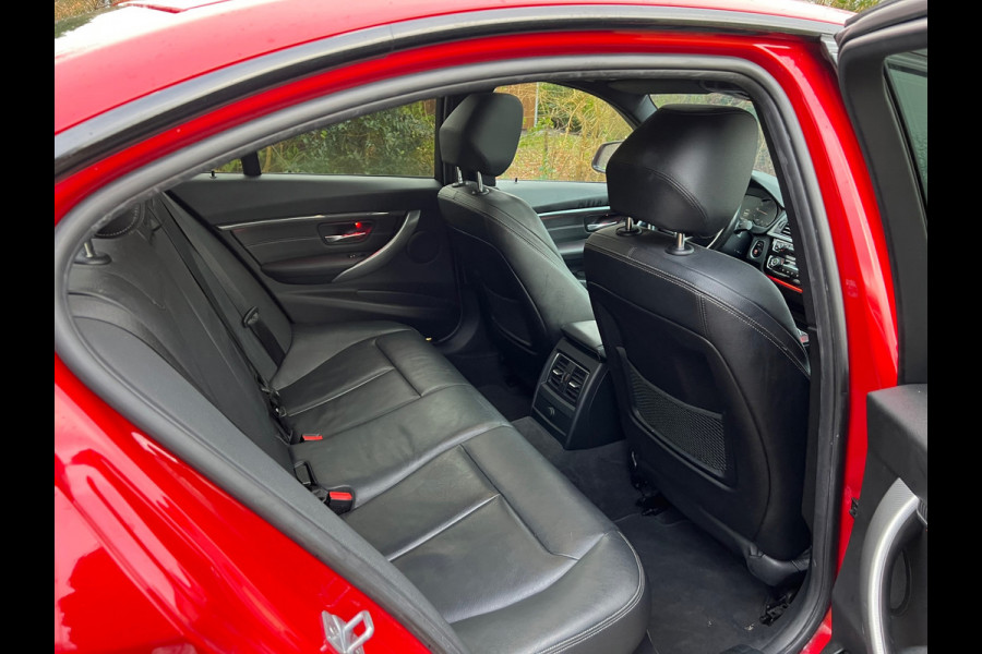 BMW 3 Serie 318i Edition M Sport Shadow High Executive | Schuif/kanteldak + Lederbekleding + DAB + Navi Nu € 24.950,-!!!