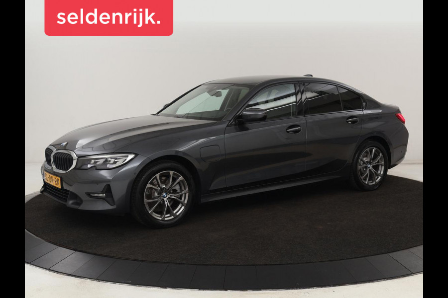 BMW 3-serie 320e Sport Line | Leder | Stoelverwarming | Camera | Sportstoelen | Live Cockpit | Carplay | Navigatie | Parkeerhulp | Climate control