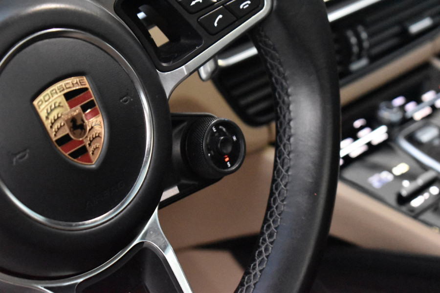 Porsche Cayenne 3.0 E-Hybrid 462pk | Pano | Trekhaak | 360 Camera | Sport Chrono | Bose | Stuurverwarming | Luchtvering | Orig. NL |