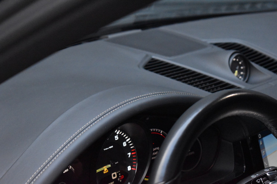 Porsche Cayenne 3.0 E-Hybrid 462pk | Pano | Trekhaak | 360 Camera | Sport Chrono | Bose | Stuurverwarming | Luchtvering | Orig. NL |