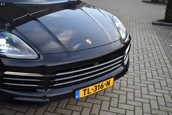 Porsche Cayenne 3.0 E-Hybrid 462pk | Pano | Trekhaak | 360 Camera | Sport Chrono | Bose | Stuurverwarming | Luchtvering | Orig. NL |