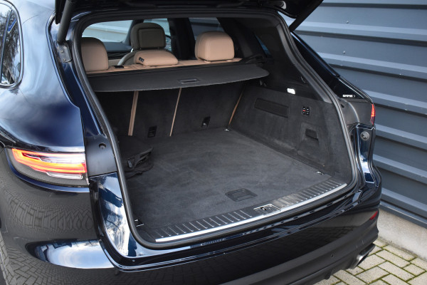 Porsche Cayenne 3.0 E-Hybrid 462pk | Pano | Trekhaak | 360 Camera | Sport Chrono | Bose | Stuurverwarming | Luchtvering | Orig. NL |
