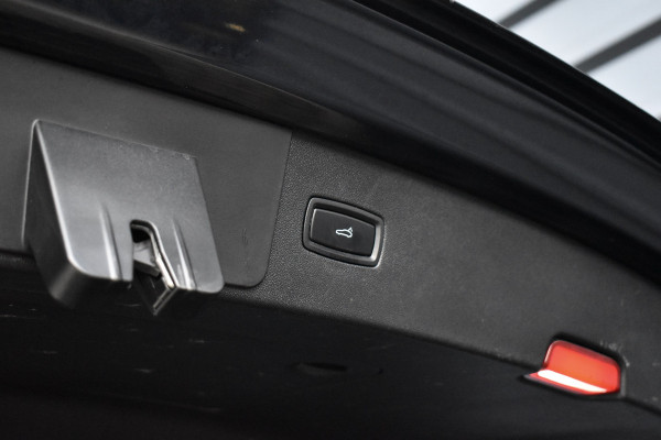 Porsche Cayenne 3.0 E-Hybrid 462pk | Pano | Trekhaak | 360 Camera | Sport Chrono | Bose | Stuurverwarming | Luchtvering | Orig. NL |