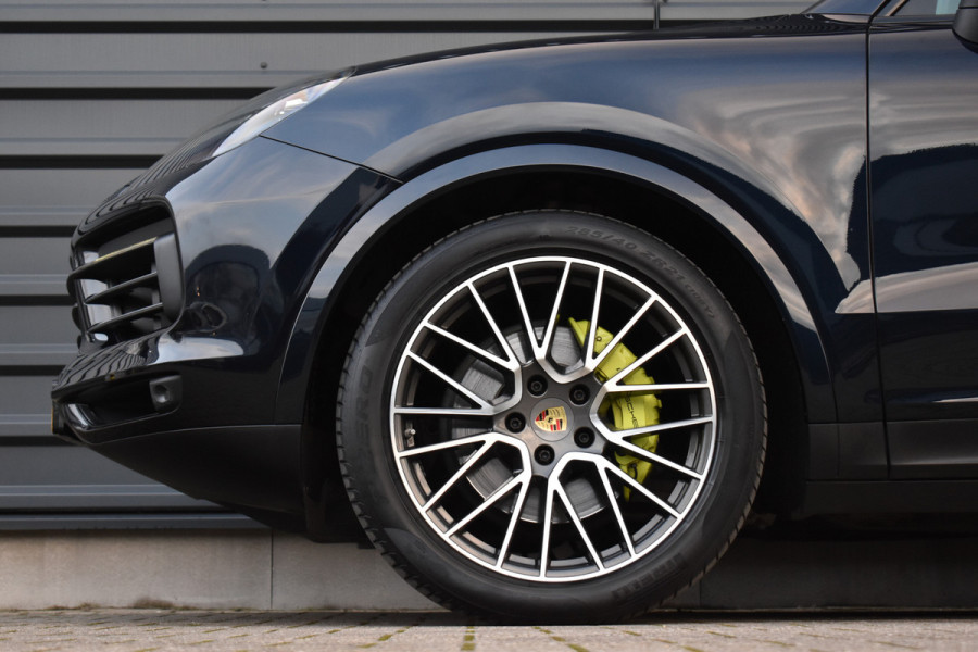 Porsche Cayenne 3.0 E-Hybrid 462pk | Pano | Trekhaak | 360 Camera | Sport Chrono | Bose | Stuurverwarming | Luchtvering | Orig. NL |