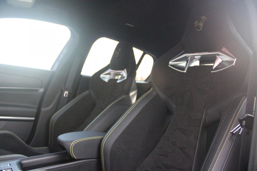 Abarth 600e SCORPIONISSIMA 280PK 54 kWh | SABELT PERFROMANCE SPORTOELEN/BEKLEDING | ENGINE SOUND GENERATOR | PACK DESIGN SCORPIONISSIMA | PACK TECH SCORPIONISSIMA | PACK WINTER (STOEL VERWARMING/VOORRUITVERWARMING) | PACK SCORPION | 20" LICHTMETALEN VELGEN | ABARTH BODYKIT | 360° PARKEERSENSOREN | REMKLAUWEN GROEN | ELEKTRISCH BEDIENBARE BESTUURDERSSTOEL | AMBIANCE INTERIEUR VERLICHTING | ACHTERUITRIJ CAMERA | ADAPTIVE CRUISE CONTROL | DRAADLOZE APPLE CARPLAY/ANDROID AUTO | DODEHOEK DETECTIE | DC SNELLAAD FUNCTIE | DRAADLOZE APPLE CARPLAY/ANDROID AUTO | ELEKTRISCH BEDIENBARE ACHTE