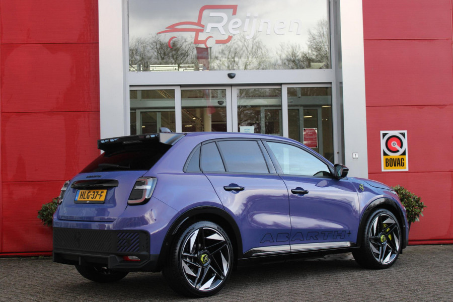Abarth 600e SCORPIONISSIMA 280PK 54 kWh | SABELT PERFROMANCE SPORTOELEN/BEKLEDING | ENGINE SOUND GENERATOR | PACK DESIGN SCORPIONISSIMA | PACK TECH SCORPIONISSIMA | PACK WINTER (STOEL VERWARMING/VOORRUITVERWARMING) | PACK SCORPION | 20" LICHTMETALEN VELGEN | ABARTH BODYKIT | 360° PARKEERSENSOREN | REMKLAUWEN GROEN | ELEKTRISCH BEDIENBARE BESTUURDERSSTOEL | AMBIANCE INTERIEUR VERLICHTING | ACHTERUITRIJ CAMERA | ADAPTIVE CRUISE CONTROL | DRAADLOZE APPLE CARPLAY/ANDROID AUTO | DODEHOEK DETECTIE | DC SNELLAAD FUNCTIE | DRAADLOZE APPLE CARPLAY/ANDROID AUTO | ELEKTRISCH BEDIENBARE ACHTE