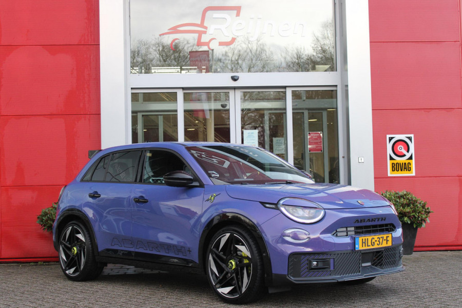 Abarth 600e SCORPIONISSIMA 280PK 54 kWh | SABELT PERFROMANCE SPORTOELEN/BEKLEDING | ENGINE SOUND GENERATOR | PACK DESIGN SCORPIONISSIMA | PACK TECH SCORPIONISSIMA | PACK WINTER (STOEL VERWARMING/VOORRUITVERWARMING) | PACK SCORPION | 20" LICHTMETALEN VELGEN | ABARTH BODYKIT | 360° PARKEERSENSOREN | REMKLAUWEN GROEN | ELEKTRISCH BEDIENBARE BESTUURDERSSTOEL | AMBIANCE INTERIEUR VERLICHTING | ACHTERUITRIJ CAMERA | ADAPTIVE CRUISE CONTROL | DRAADLOZE APPLE CARPLAY/ANDROID AUTO | DODEHOEK DETECTIE | DC SNELLAAD FUNCTIE | DRAADLOZE APPLE CARPLAY/ANDROID AUTO | ELEKTRISCH BEDIENBARE ACHTE