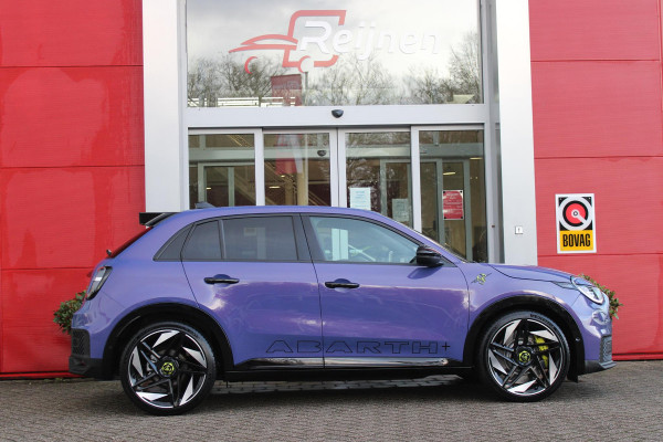 Abarth 600e SCORPIONISSIMA 280PK 54 kWh | SABELT PERFROMANCE SPORTOELEN/BEKLEDING | ENGINE SOUND GENERATOR | PACK DESIGN SCORPIONISSIMA | PACK TECH SCORPIONISSIMA | PACK WINTER (STOEL VERWARMING/VOORRUITVERWARMING) | PACK SCORPION | 20" LICHTMETALEN VELGEN | ABARTH BODYKIT | 360° PARKEERSENSOREN | REMKLAUWEN GROEN | ELEKTRISCH BEDIENBARE BESTUURDERSSTOEL | AMBIANCE INTERIEUR VERLICHTING | ACHTERUITRIJ CAMERA | ADAPTIVE CRUISE CONTROL | DRAADLOZE APPLE CARPLAY/ANDROID AUTO | DODEHOEK DETECTIE | DC SNELLAAD FUNCTIE | DRAADLOZE APPLE CARPLAY/ANDROID AUTO | ELEKTRISCH BEDIENBARE ACHTE