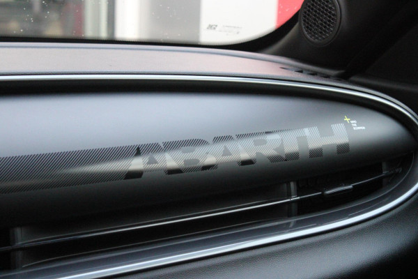 Abarth 600e SCORPIONISSIMA 280PK 54 kWh | SABELT PERFROMANCE SPORTOELEN/BEKLEDING | ENGINE SOUND GENERATOR | PACK DESIGN SCORPIONISSIMA | PACK TECH SCORPIONISSIMA | PACK WINTER (STOEL VERWARMING/VOORRUITVERWARMING) | PACK SCORPION | 20" LICHTMETALEN VELGEN | ABARTH BODYKIT | 360° PARKEERSENSOREN | REMKLAUWEN GROEN | ELEKTRISCH BEDIENBARE BESTUURDERSSTOEL | AMBIANCE INTERIEUR VERLICHTING | ACHTERUITRIJ CAMERA | ADAPTIVE CRUISE CONTROL | DRAADLOZE APPLE CARPLAY/ANDROID AUTO | DODEHOEK DETECTIE | DC SNELLAAD FUNCTIE | DRAADLOZE APPLE CARPLAY/ANDROID AUTO | ELEKTRISCH BEDIENBARE ACHTE