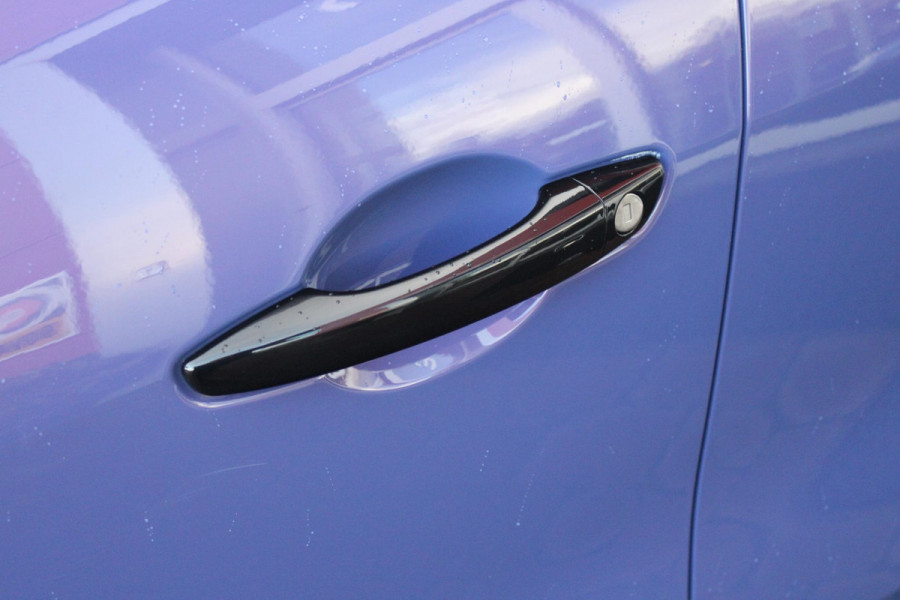 Abarth 600e SCORPIONISSIMA 280PK 54 kWh | SABELT PERFROMANCE SPORTOELEN/BEKLEDING | ENGINE SOUND GENERATOR | PACK DESIGN SCORPIONISSIMA | PACK TECH SCORPIONISSIMA | PACK WINTER (STOEL VERWARMING/VOORRUITVERWARMING) | PACK SCORPION | 20" LICHTMETALEN VELGEN | ABARTH BODYKIT | 360° PARKEERSENSOREN | REMKLAUWEN GROEN | ELEKTRISCH BEDIENBARE BESTUURDERSSTOEL | AMBIANCE INTERIEUR VERLICHTING | ACHTERUITRIJ CAMERA | ADAPTIVE CRUISE CONTROL | DRAADLOZE APPLE CARPLAY/ANDROID AUTO | DODEHOEK DETECTIE | DC SNELLAAD FUNCTIE | DRAADLOZE APPLE CARPLAY/ANDROID AUTO | ELEKTRISCH BEDIENBARE ACHTE