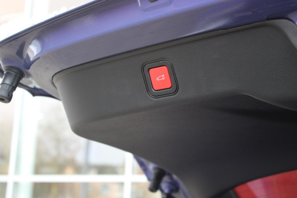 Abarth 600e SCORPIONISSIMA 280PK 54 kWh | SABELT PERFROMANCE SPORTOELEN/BEKLEDING | ENGINE SOUND GENERATOR | PACK DESIGN SCORPIONISSIMA | PACK TECH SCORPIONISSIMA | PACK WINTER (STOEL VERWARMING/VOORRUITVERWARMING) | PACK SCORPION | 20" LICHTMETALEN VELGEN | ABARTH BODYKIT | 360° PARKEERSENSOREN | REMKLAUWEN GROEN | ELEKTRISCH BEDIENBARE BESTUURDERSSTOEL | AMBIANCE INTERIEUR VERLICHTING | ACHTERUITRIJ CAMERA | ADAPTIVE CRUISE CONTROL | DRAADLOZE APPLE CARPLAY/ANDROID AUTO | DODEHOEK DETECTIE | DC SNELLAAD FUNCTIE | DRAADLOZE APPLE CARPLAY/ANDROID AUTO | ELEKTRISCH BEDIENBARE ACHTE