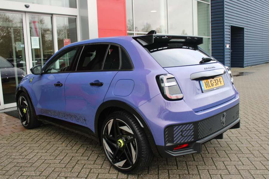 Abarth 600e SCORPIONISSIMA 280PK 54 kWh | SABELT PERFROMANCE SPORTOELEN/BEKLEDING | ENGINE SOUND GENERATOR | PACK DESIGN SCORPIONISSIMA | PACK TECH SCORPIONISSIMA | PACK WINTER (STOEL VERWARMING/VOORRUITVERWARMING) | PACK SCORPION | 20" LICHTMETALEN VELGEN | ABARTH BODYKIT | 360° PARKEERSENSOREN | REMKLAUWEN GROEN | ELEKTRISCH BEDIENBARE BESTUURDERSSTOEL | AMBIANCE INTERIEUR VERLICHTING | ACHTERUITRIJ CAMERA | ADAPTIVE CRUISE CONTROL | DRAADLOZE APPLE CARPLAY/ANDROID AUTO | DODEHOEK DETECTIE | DC SNELLAAD FUNCTIE | DRAADLOZE APPLE CARPLAY/ANDROID AUTO | ELEKTRISCH BEDIENBARE ACHTE