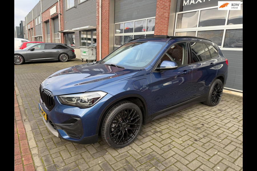 BMW X1 XDrive25e High Executive LED Pano Navi Camera ACC PDC