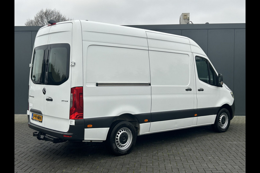 Mercedes-Benz Sprinter 311 CDI RWD 3.5T / L2H2 / UNIEK!! MEMORY EN STOELVERWARMING / TREKHAAK / LED KOPLAMPEN / ECC / CRUISE / NAVI / CAMERA / 3-ZITS /