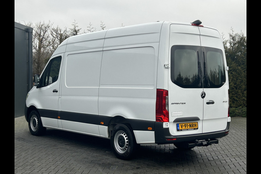 Mercedes-Benz Sprinter 311 CDI RWD 3.5T / L2H2 / UNIEK!! MEMORY EN STOELVERWARMING / TREKHAAK / LED KOPLAMPEN / ECC / CRUISE / NAVI / CAMERA / 3-ZITS /