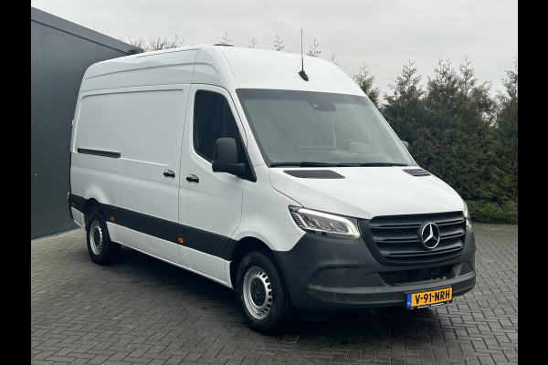 Mercedes-Benz Sprinter 311 CDI RWD 3.5T / L2H2 / UNIEK!! MEMORY EN STOELVERWARMING / TREKHAAK / LED KOPLAMPEN / ECC / CRUISE / NAVI / CAMERA / 3-ZITS /