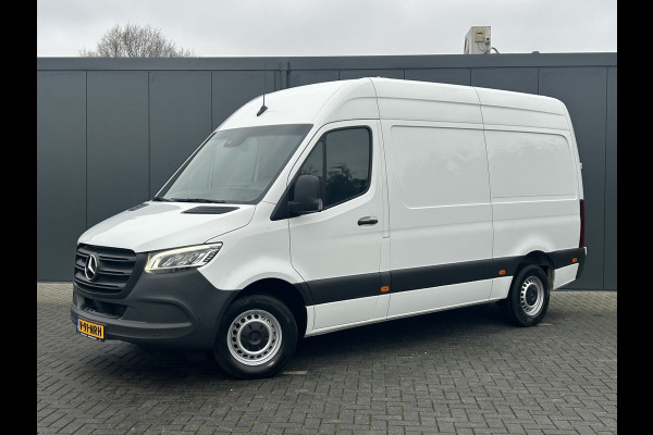 Mercedes-Benz Sprinter 311 CDI RWD 3.5T / L2H2 / UNIEK!! MEMORY EN STOELVERWARMING / TREKHAAK / LED KOPLAMPEN / ECC / CRUISE / NAVI / CAMERA / 3-ZITS /