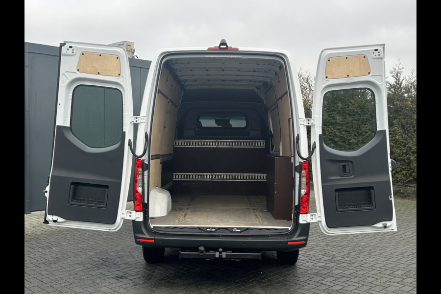 Mercedes-Benz Sprinter 311 CDI RWD 3.5T / L2H2 / UNIEK!! MEMORY EN STOELVERWARMING / TREKHAAK / LED KOPLAMPEN / ECC / CRUISE / NAVI / CAMERA / 3-ZITS /
