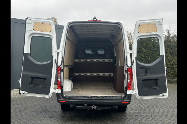 Mercedes-Benz Sprinter 311 CDI RWD 3.5T / L2H2 / UNIEK!! MEMORY EN STOELVERWARMING / TREKHAAK / LED KOPLAMPEN / ECC / CRUISE / NAVI / CAMERA / 3-ZITS /