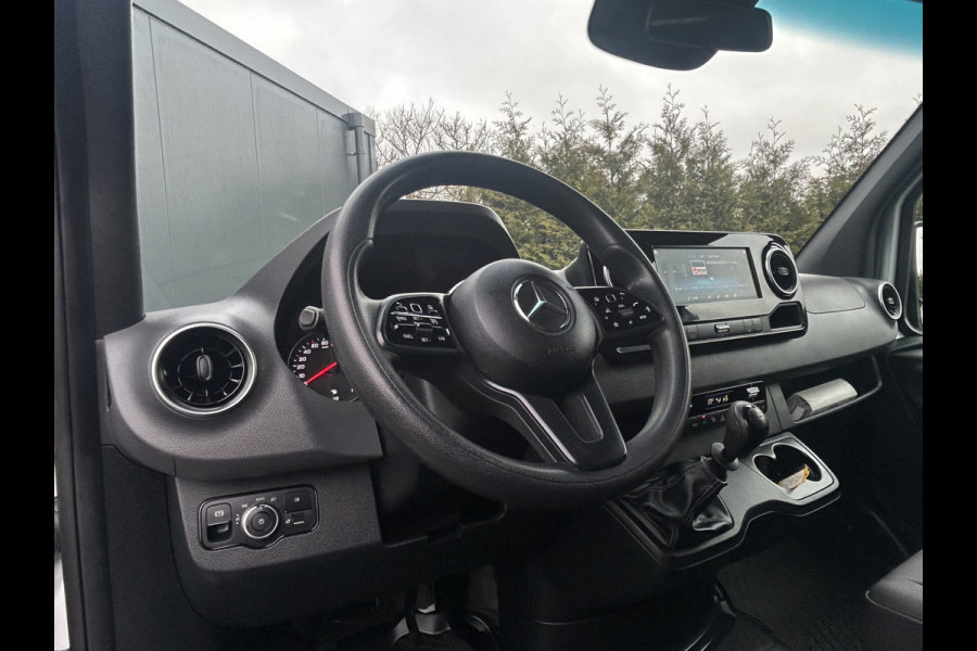 Mercedes-Benz Sprinter 311 CDI RWD 3.5T / L2H2 / UNIEK!! MEMORY EN STOELVERWARMING / TREKHAAK / LED KOPLAMPEN / ECC / CRUISE / NAVI / CAMERA / 3-ZITS /