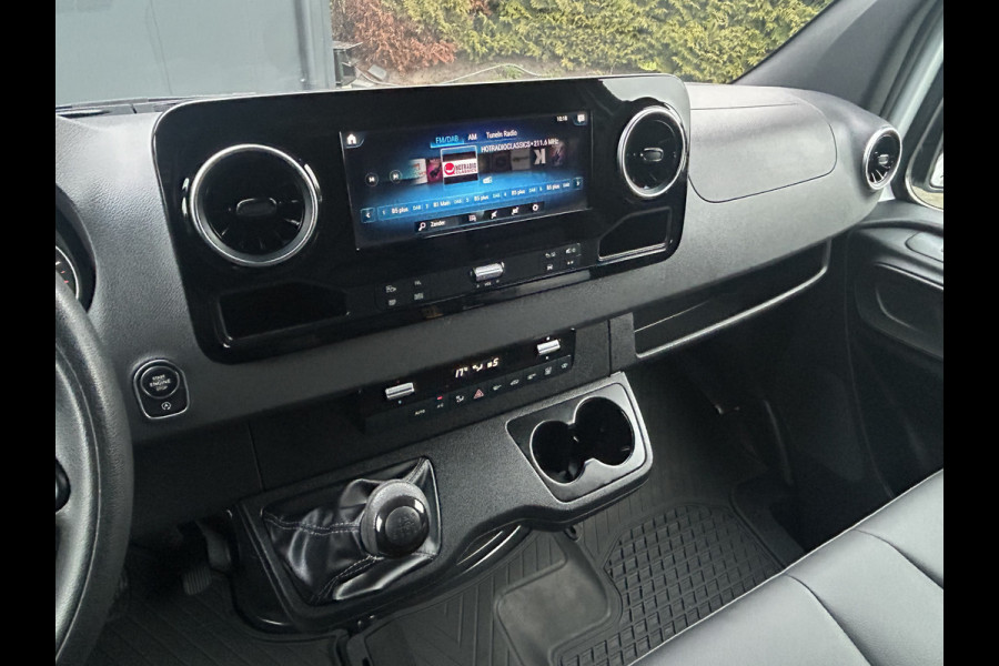 Mercedes-Benz Sprinter 311 CDI RWD 3.5T / L2H2 / UNIEK!! MEMORY EN STOELVERWARMING / TREKHAAK / LED KOPLAMPEN / ECC / CRUISE / NAVI / CAMERA / 3-ZITS /