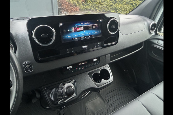 Mercedes-Benz Sprinter 311 CDI RWD 3.5T / L2H2 / UNIEK!! MEMORY EN STOELVERWARMING / TREKHAAK / LED KOPLAMPEN / ECC / CRUISE / NAVI / CAMERA / 3-ZITS /