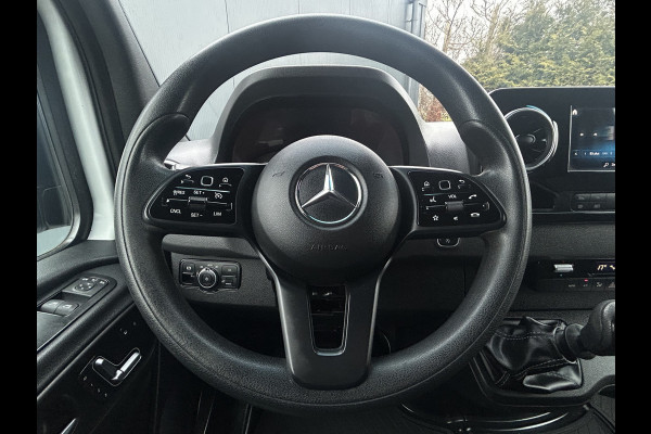 Mercedes-Benz Sprinter 311 CDI RWD 3.5T / L2H2 / UNIEK!! MEMORY EN STOELVERWARMING / TREKHAAK / LED KOPLAMPEN / ECC / CRUISE / NAVI / CAMERA / 3-ZITS /