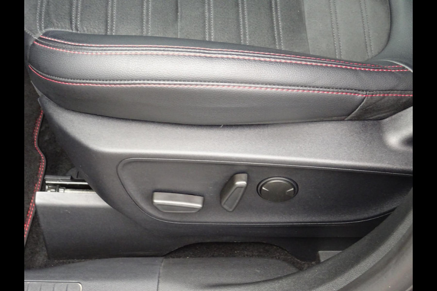 Ford Kuga 2.5 PHEV ST-Line X 225pk Automaat | Adaptieve Cruise | Panorama dak | Achteruitrijcamera | Elektrische achterklep | Navigatie | B & O Sound