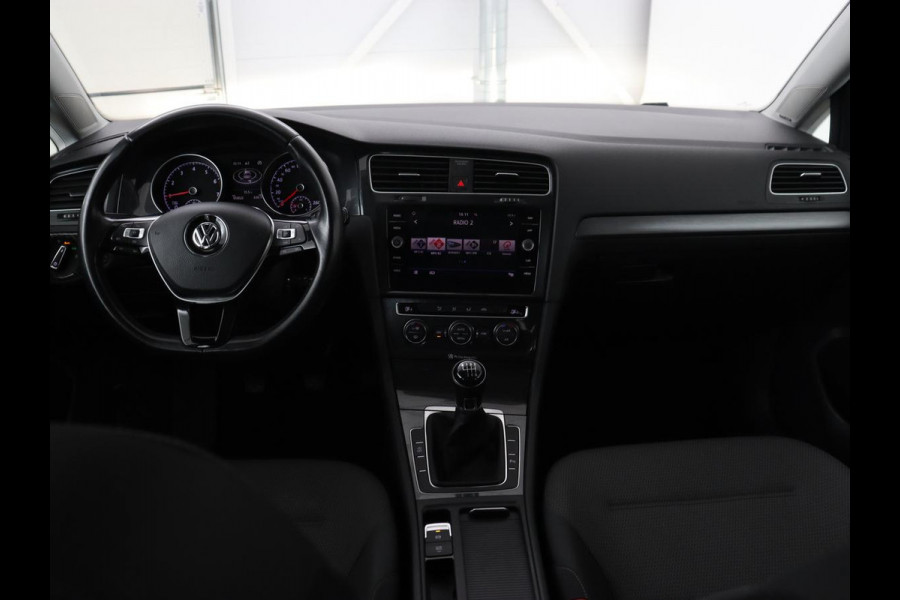 Volkswagen Golf 1.0 TSI Comfortline | Trekhaak | Adaptive cruise | Navigatie | 18'' | Climate control | Parkeerhulp | Bluetooth