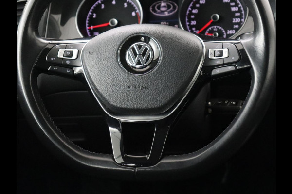 Volkswagen Golf 1.0 TSI Comfortline | Trekhaak | Adaptive cruise | Navigatie | 18'' | Climate control | Parkeerhulp | Bluetooth