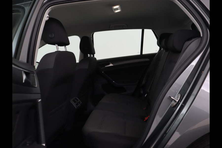 Volkswagen Golf 1.0 TSI Comfortline | Trekhaak | Adaptive cruise | Navigatie | 18'' | Climate control | Parkeerhulp | Bluetooth