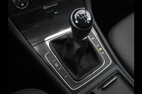 Volkswagen Golf 1.0 TSI Comfortline | Trekhaak | Adaptive cruise | Navigatie | 18'' | Climate control | Parkeerhulp | Bluetooth