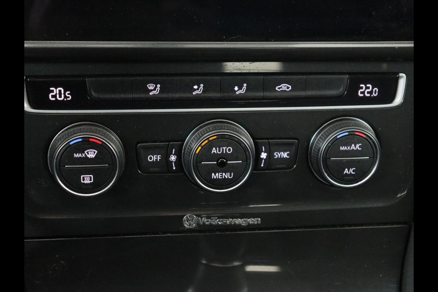 Volkswagen Golf 1.0 TSI Comfortline | Trekhaak | Adaptive cruise | Navigatie | 18'' | Climate control | Parkeerhulp | Bluetooth