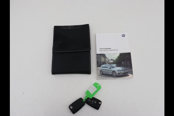 Volkswagen Golf 1.0 TSI Comfortline | Trekhaak | Adaptive cruise | Navigatie | 18'' | Climate control | Parkeerhulp | Bluetooth