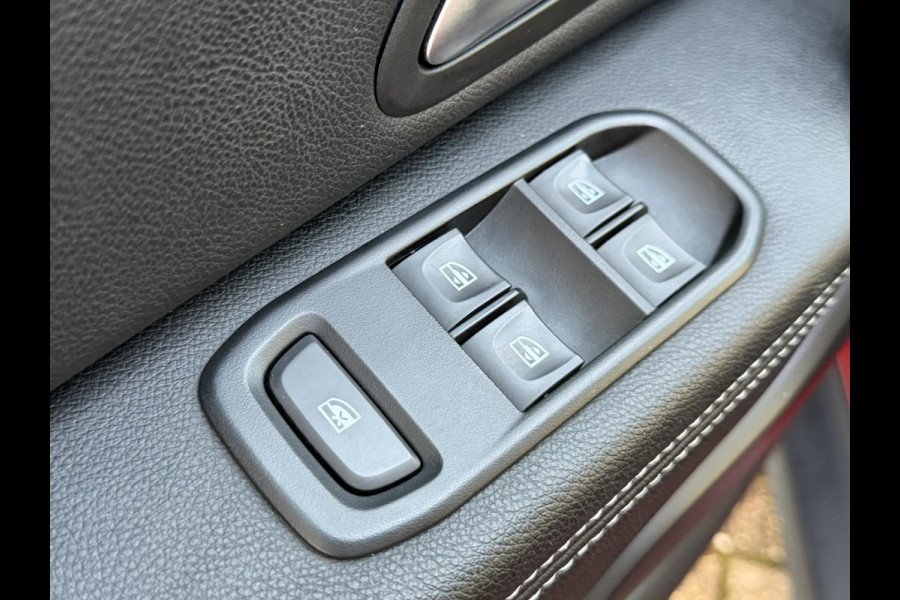 Dacia Duster 1.3 TCe Automaat Navi Camera Pdc Clima Trekhaak Cruise