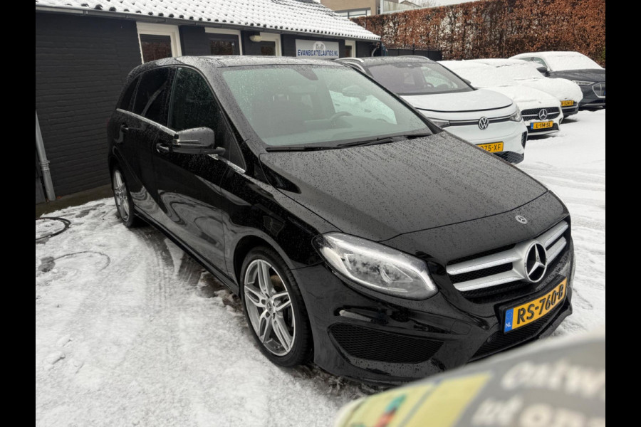 Mercedes-Benz B-Klasse 180 AUTOMAAT AMG styling, panoramadak, trekhaak, 47000 km, dealer onderhouden, NL auto met nap