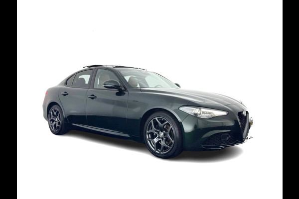 Alfa Romeo Giulia 2.0T Sprint (INCL-BTW) Aut. *PANO | LEATHER-FABRIC | XENON | ADAPTIVE-CRUISE | BLIND-SPOT | SPORTSEATS | CAMERA | NAVI-FULLMAP | DAB+ | SHIFT-PADDLES | PRIVACY-GLASS | LANE-ASSIST | BLINDSPOT | KEYLESS |