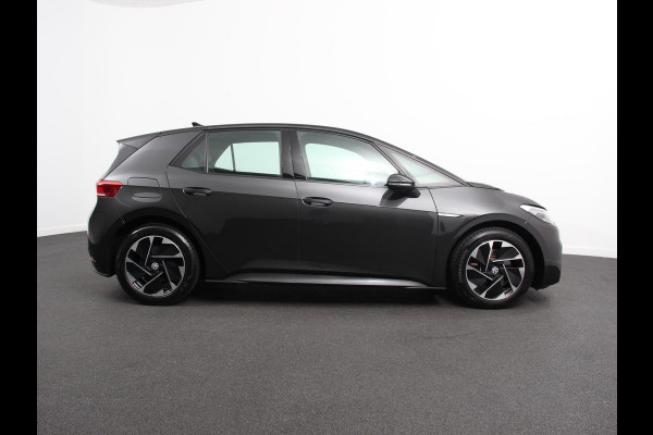 Volkswagen ID.3 Life 58 kWh Climate control Navigatie Cruise control Parkeersensoren voor + achter LED Voorstoelen verwarmd Apple Carplay/ Android Auto