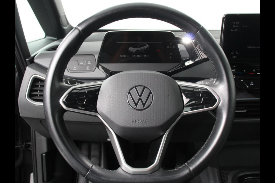 Volkswagen ID.3 Life 58 kWh Climate control Navigatie Cruise control Parkeersensoren voor + achter LED Voorstoelen verwarmd Apple Carplay/ Android Auto
