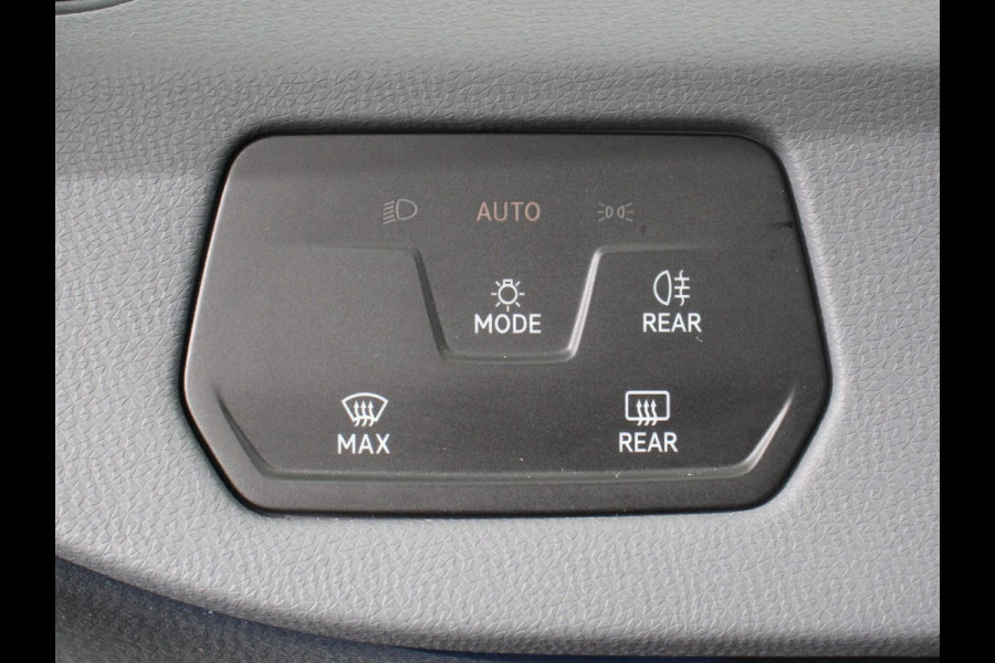 Volkswagen ID.3 Life 58 kWh Climate control Navigatie Cruise control Parkeersensoren voor + achter LED Voorstoelen verwarmd Apple Carplay/ Android Auto