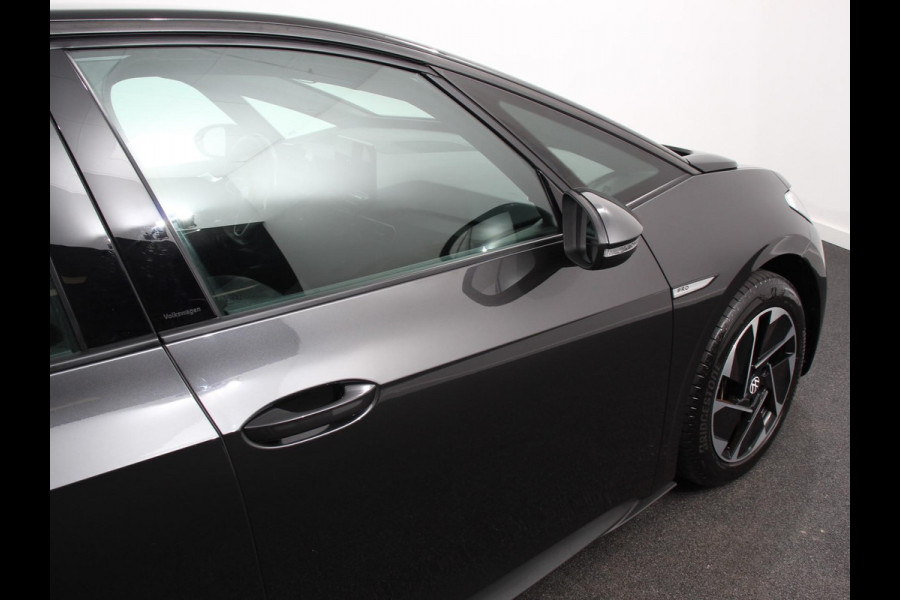 Volkswagen ID.3 Life 58 kWh Climate control Navigatie Cruise control Parkeersensoren voor + achter LED Voorstoelen verwarmd Apple Carplay/ Android Auto