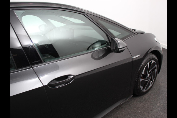 Volkswagen ID.3 Life 58 kWh Climate control Navigatie Cruise control Parkeersensoren voor + achter LED Voorstoelen verwarmd Apple Carplay/ Android Auto