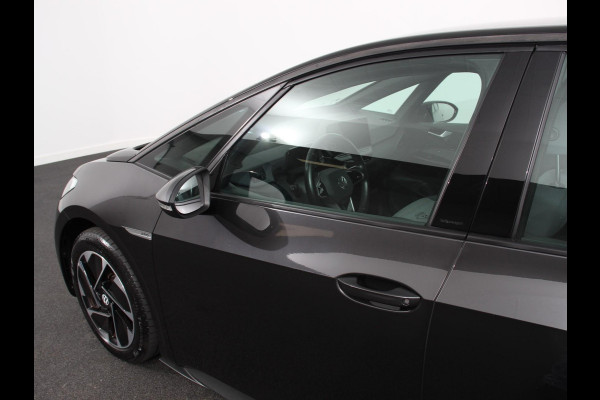 Volkswagen ID.3 Life 58 kWh Climate control Navigatie Cruise control Parkeersensoren voor + achter LED Voorstoelen verwarmd Apple Carplay/ Android Auto