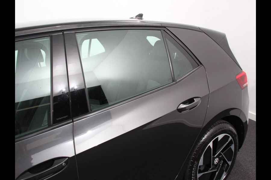 Volkswagen ID.3 Life 58 kWh Climate control Navigatie Cruise control Parkeersensoren voor + achter LED Voorstoelen verwarmd Apple Carplay/ Android Auto