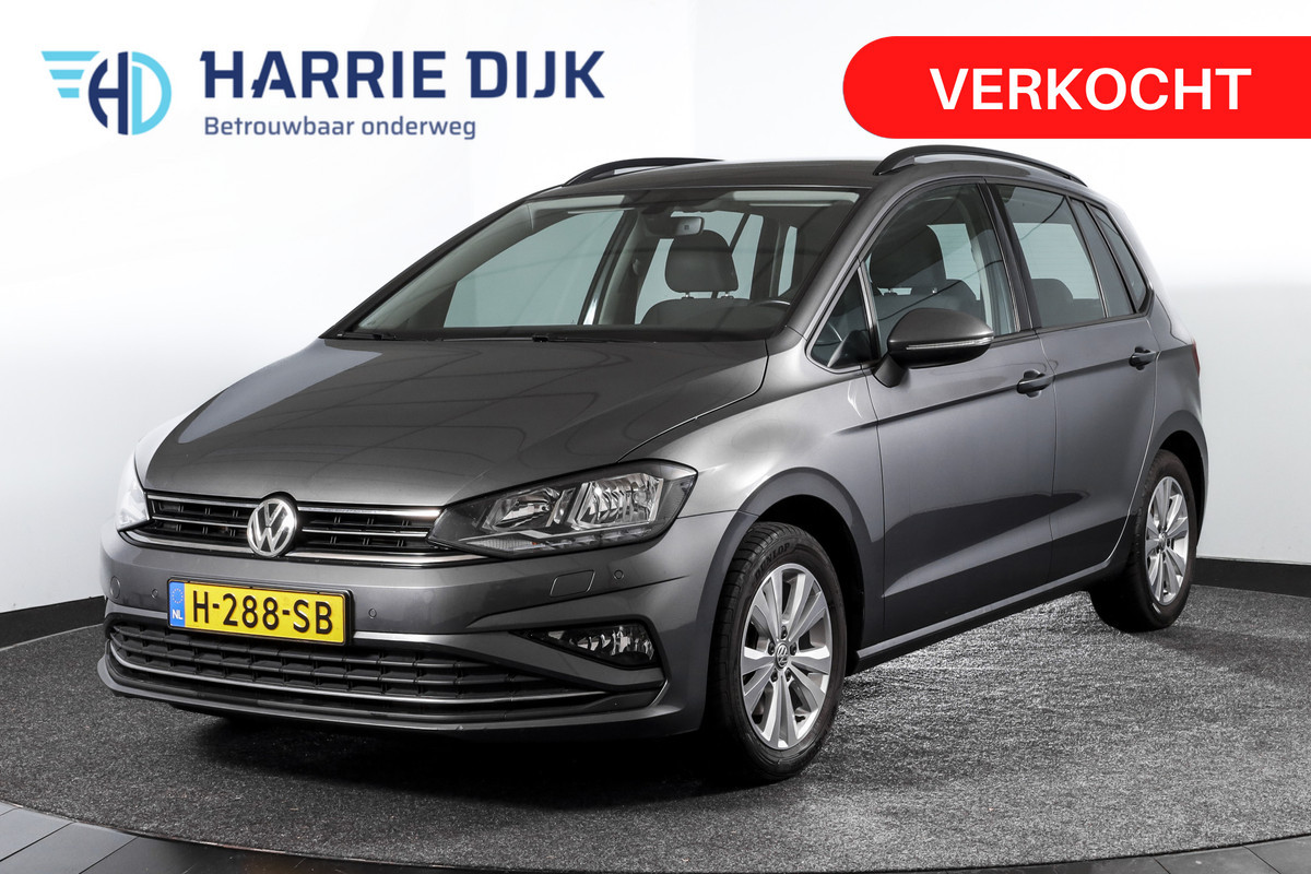 Volkswagen Golf Sportsvan 1.5 TSI ACT 130 PK Comfortline - Automaat | Adapt. Cruise | Stoelverw. | PDC | Camera | App.Connect + NAV. | ECC | DAB | Trekhaak | LM 16" |