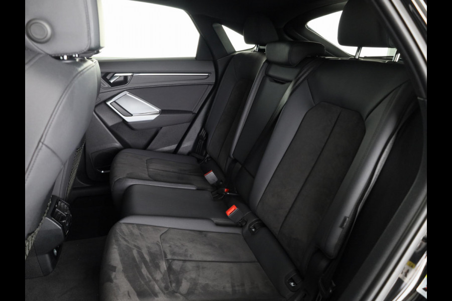 Audi Q3 Sportback 35 TFSI Pro Line S 150pk | Panoramadak | Adaptieve cruise controle | Verwarmbare voorstoelen | Parkeercamera