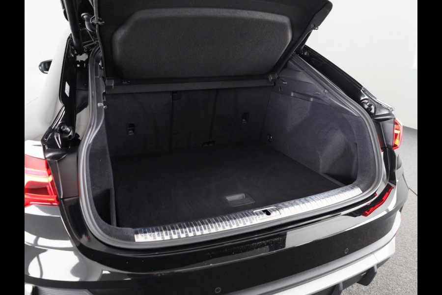 Audi Q3 Sportback 35 TFSI Pro Line S 150pk | Panoramadak | Adaptieve cruise controle | Verwarmbare voorstoelen | Parkeercamera