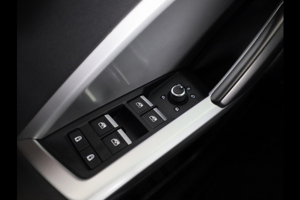 Audi Q3 Sportback 35 TFSI Pro Line S 150pk | Panoramadak | Adaptieve cruise controle | Verwarmbare voorstoelen | Parkeercamera