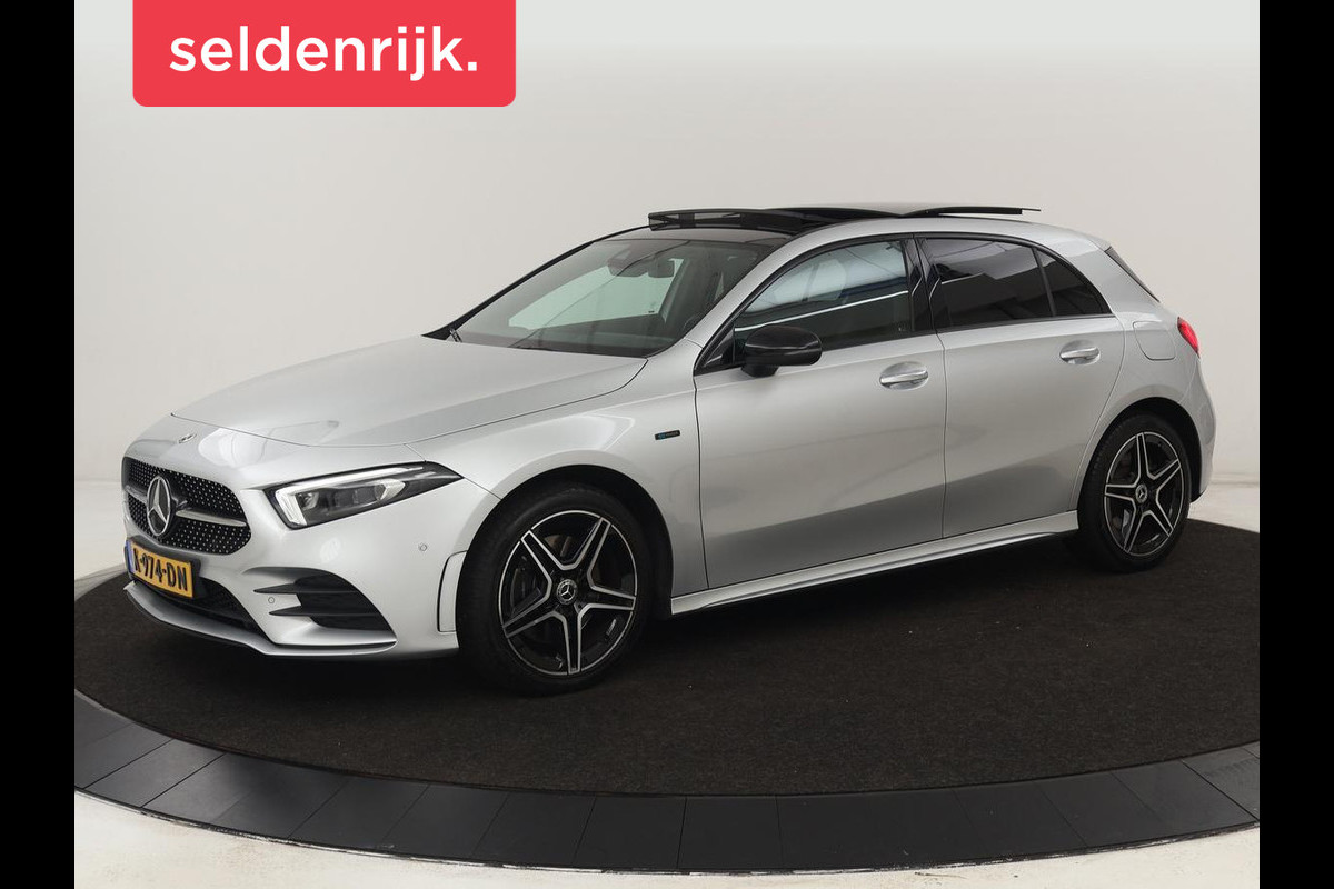 Mercedes-Benz A-Klasse 250e Business Solution AMG | Panoramadak | Stoelverwarming | Memory | Keyless | Leder/Alcantara | Matrix LED | Side Assist | Sfeerverlichting | Widescreen | PHEV | Plug In